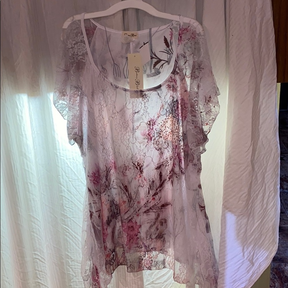 NWT Women’s top size 1x.